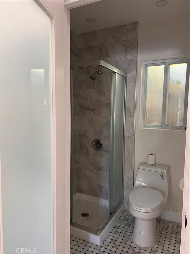 Building Photo - 2515 Crest View Dr