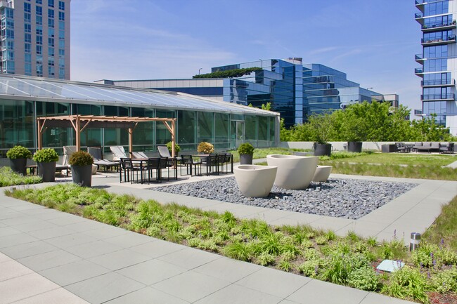 Foto del edificio - 1720 Maple Ave