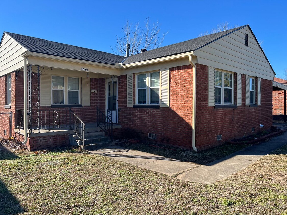 Primary Photo - Charming 2 Bedroom