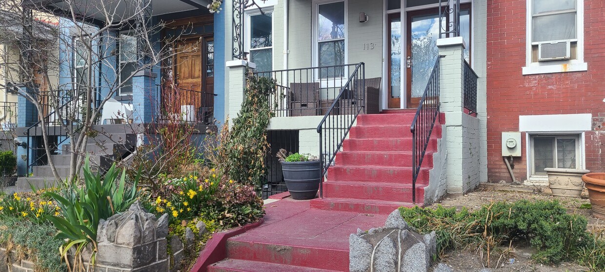 Primary Photo - 113 R St NW