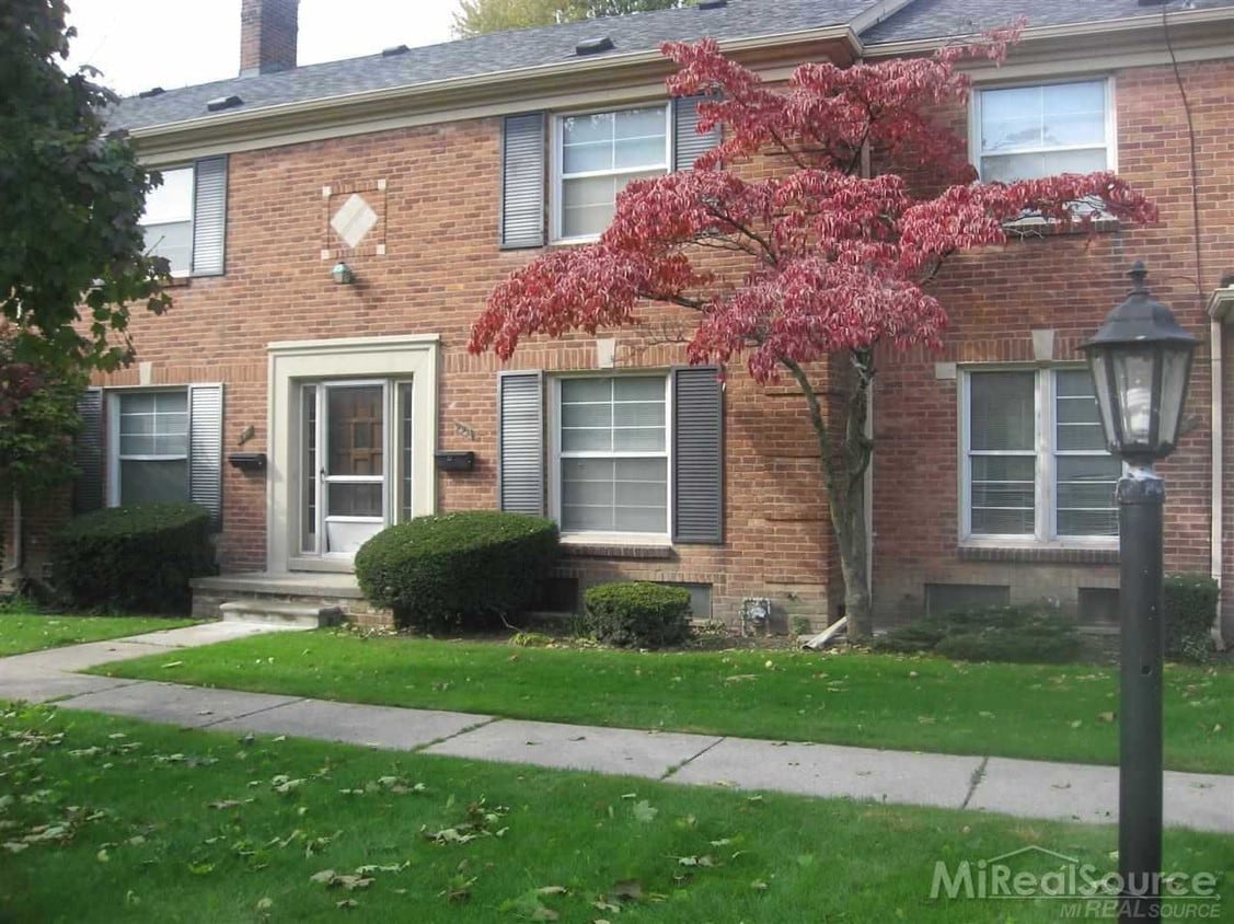 905 Vernier Rd, Grosse Pointe Woods, MI 48236 House for Rent in