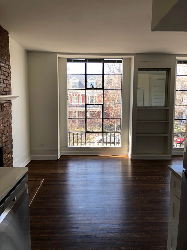 Abundance of Natural Light - 4627 McPherson Ave