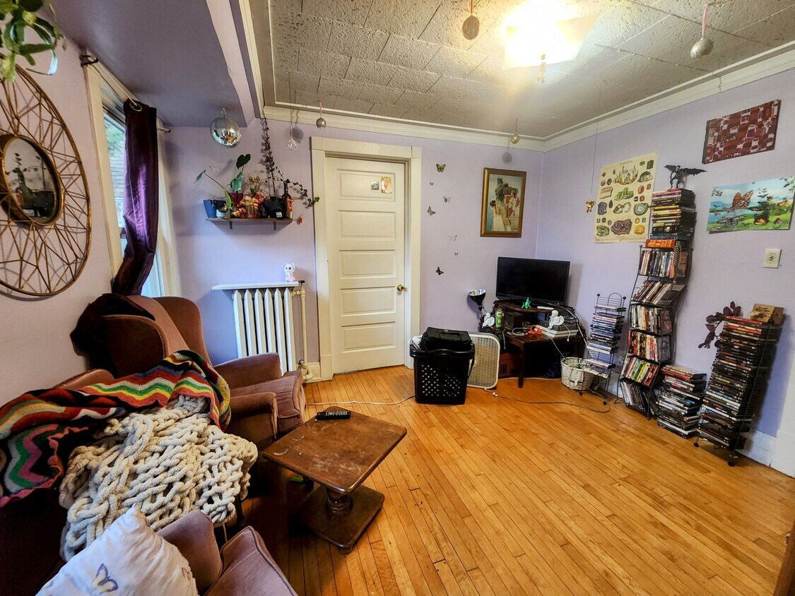 2502 E Edgewood Ave Unit 2, Shorewood, WI 53211 Apartments in