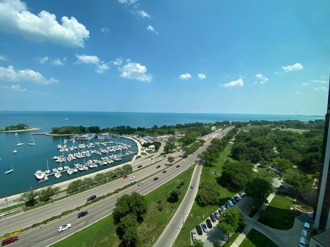 Foto principal - 3180 N Lake Shore Dr