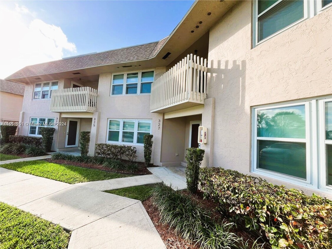 Primary Photo - 327 Gulfstream Rd