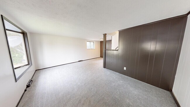 Foto del edificio - Puritas/W.150th neighborhood; updated 3 be...