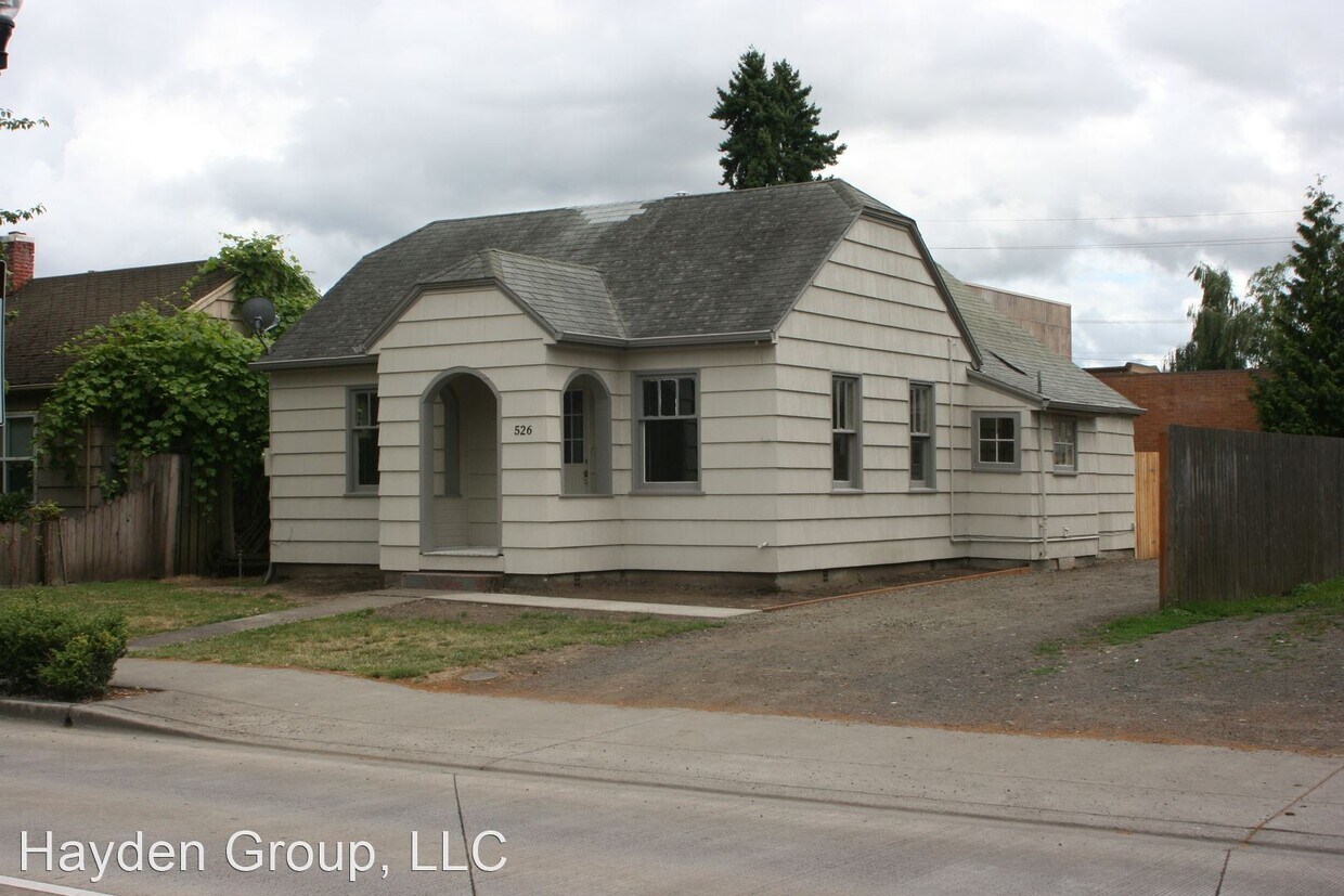 2 br, 1 bath House 526 SE Washington St. House Rental in Hillsboro