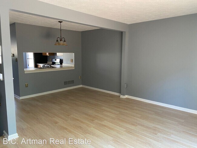 Building Photo - 2 br, 1.5 bath House - 115 Palace Court