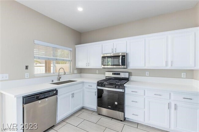 Building Photo - 881 Blue Rosalie Pl