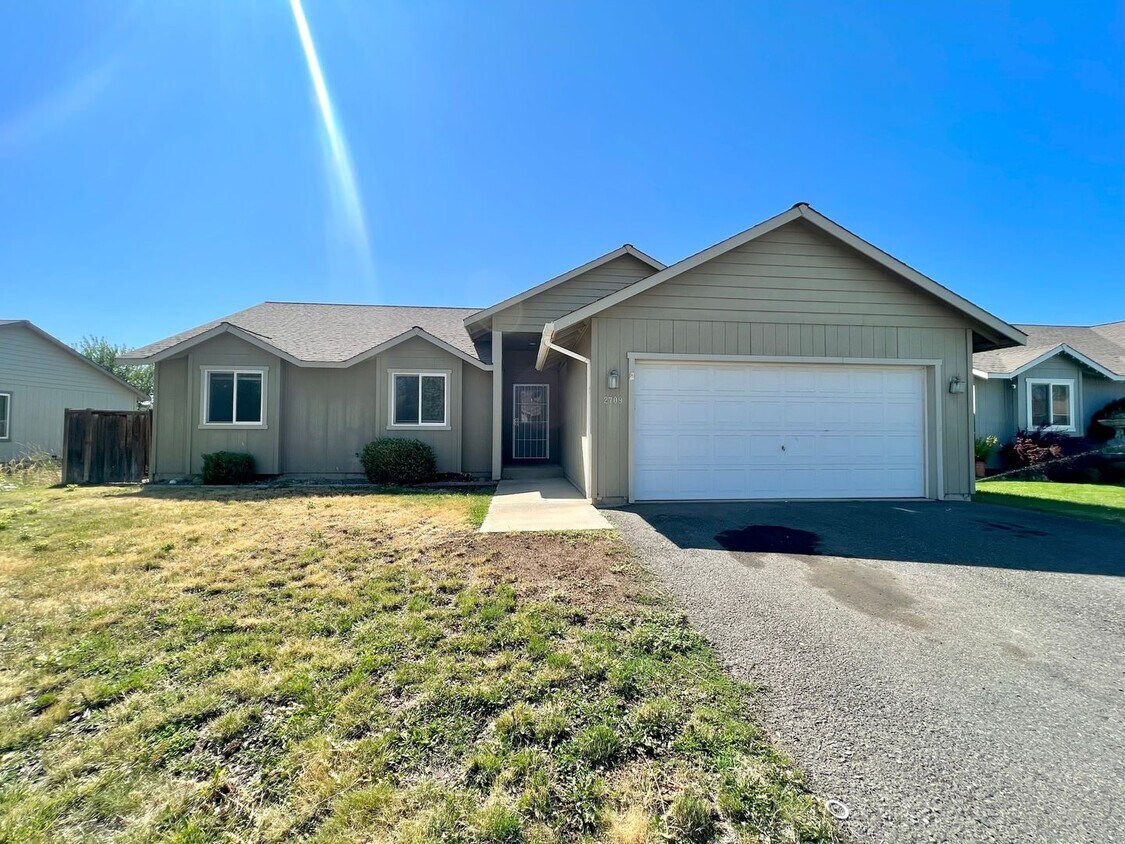 Foto principal - 3 Bedroom 2 Bath Home for Lease with Fully...