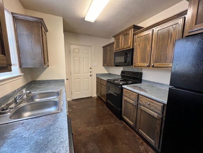 Foto del edificio - Duplex *LEASING SPECIAL AVAILABLE*