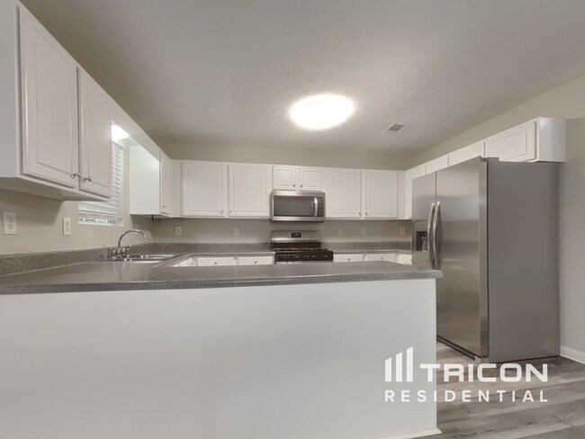 Building Photo - 7061 Saratoga Dr
