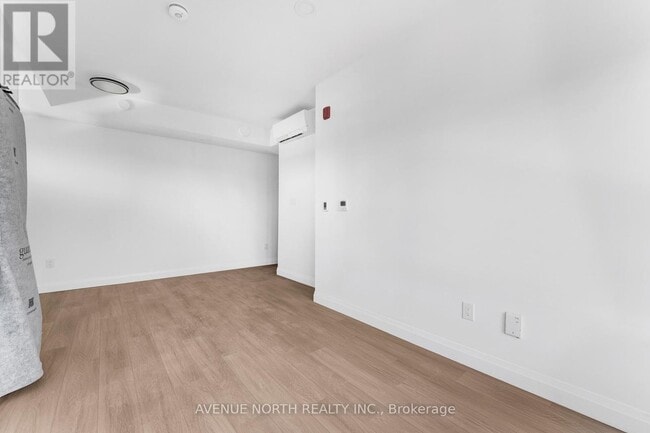Building Photo - 368 Tweedsmuir Ave