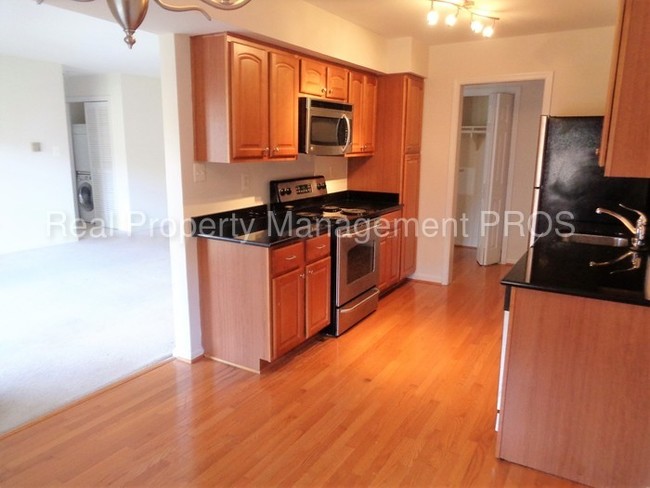 Foto del edificio - 3336 Spring Ln