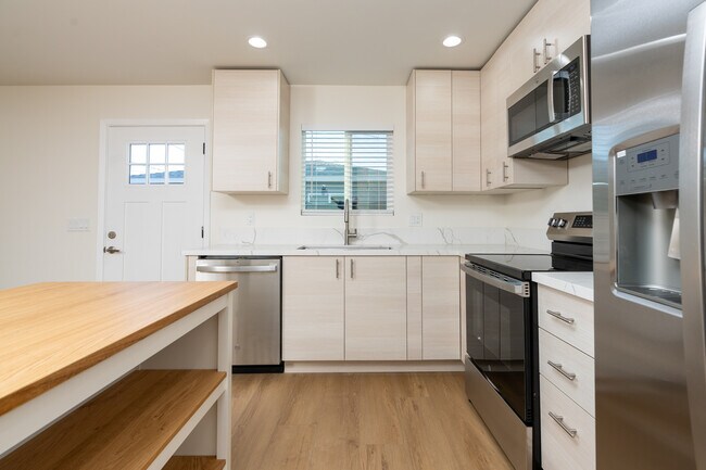 Foto del edificio - 4826 Rolando Blvd