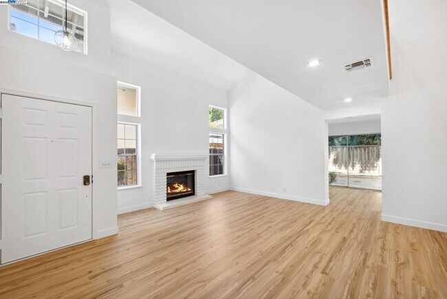 Foto del edificio - 1733 Magnolia Cir
