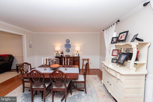 Building Photo - 5 Daventry Pl