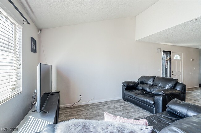 Foto del edificio - 5168 Garden Ln