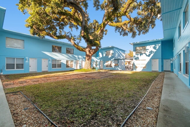 Building Photo - Courtyard Apartments