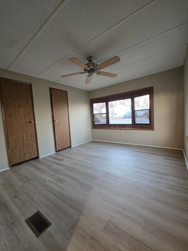 Foto del edificio - 3 bedroom, 2 bath Mobile Home in Yorktowne