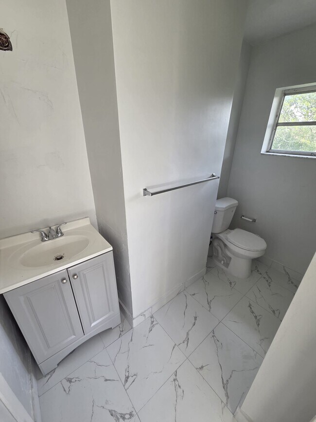 Foto del edificio - 2455 NW 207th St