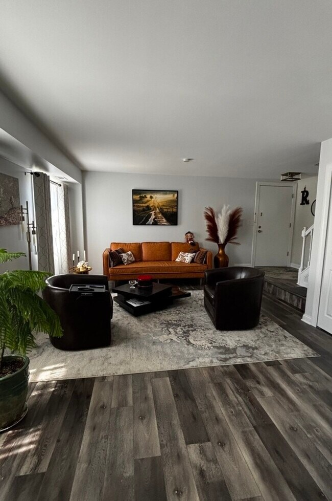 Foto del edificio - 353 S Whispering Hills Dr