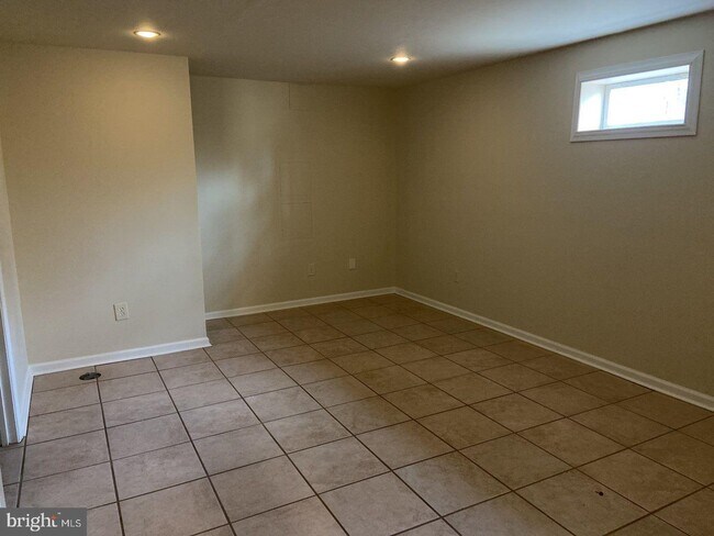 Building Photo - 519 Winters Ln