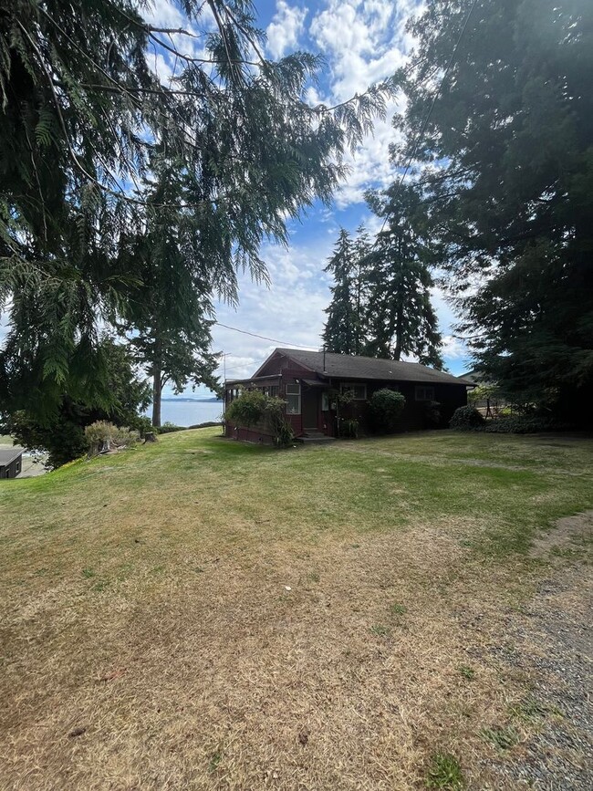 Building Photo - 7620 Andrews Beach Rd NE