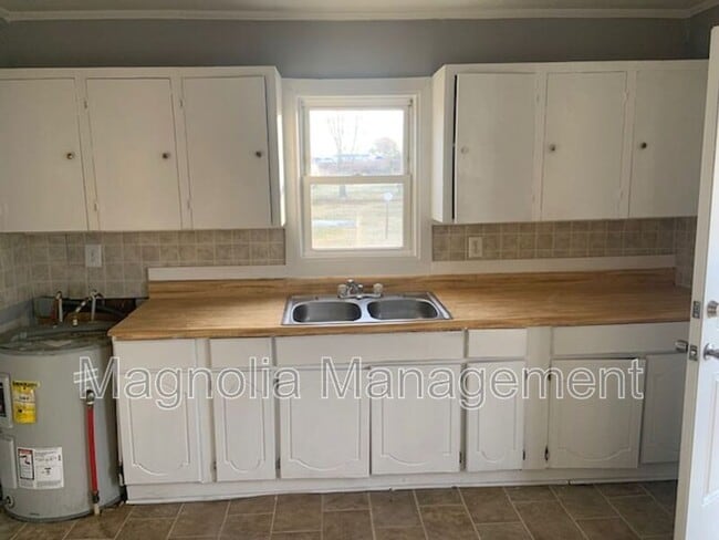 Building Photo - 203 Belmont Dr