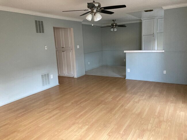 Building Photo - 15156 Dickens St