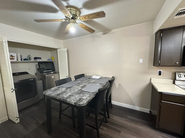 Building Photo - 3550 Bay Sands Dr