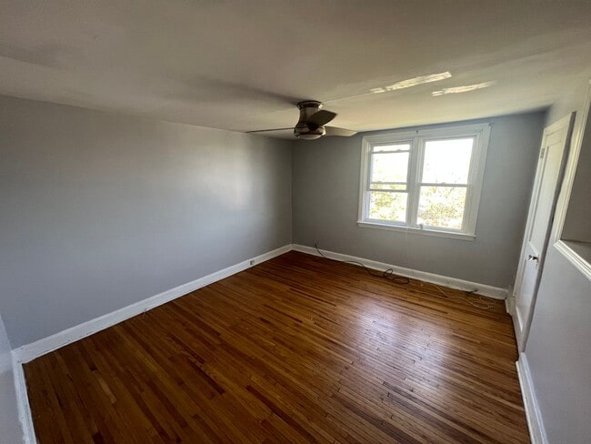 Photo - Charming Modern 3 Bedroom w/ Washer & Drye... House