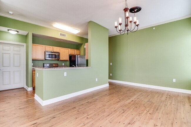 Building Photo - 2 bedroom Condo in River Ranch!