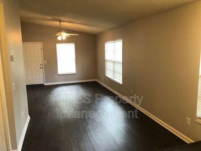Foto del edificio - 1406 Northlake Dr
