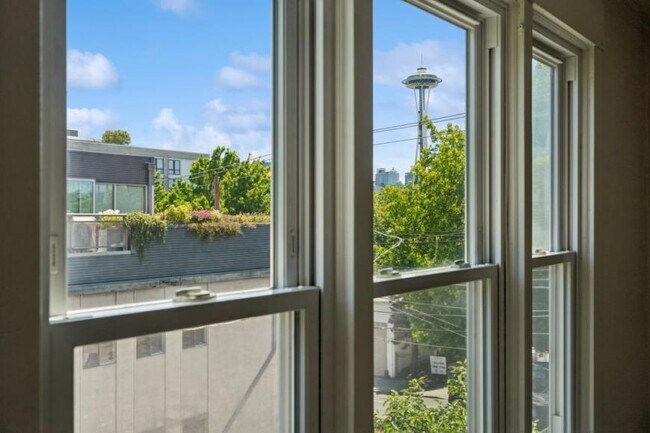 Building Photo - 3 bedroom in Seattle WA 98109