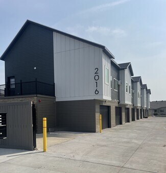 Building Photo - Lofts at Willow Creek