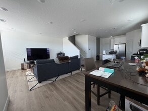 Building Photo - 487 W Carnation Ct