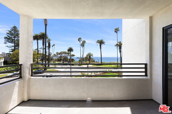 Foto del edificio - 311 Ocean Ave Ext