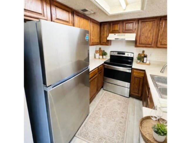 Building Photo - 1324 Bluffview Dr