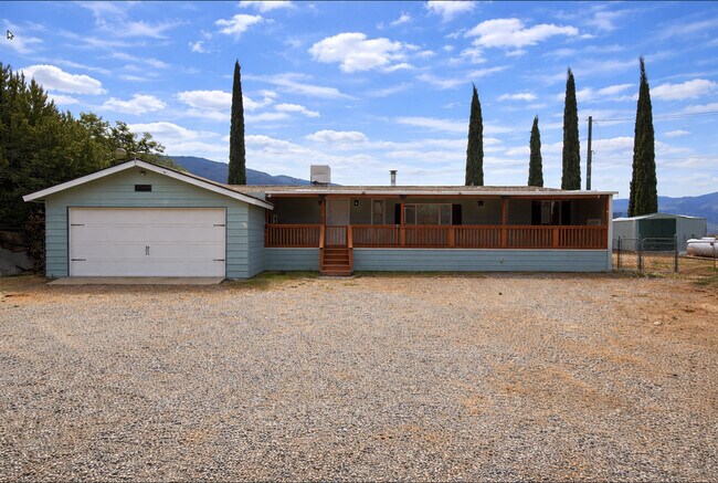 Foto del edificio - 121 Larch Ct