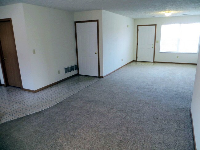Building Photo - 2209 Tenbrink Dr