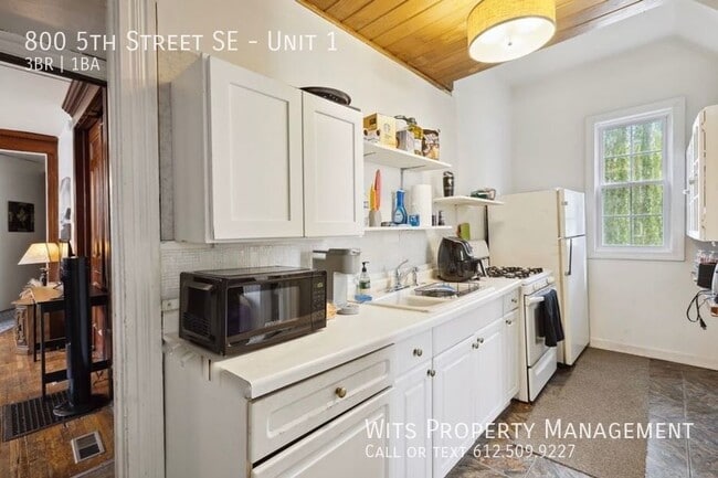 Building Photo - ALL UTILITIES INCLUDED IN ADVERTISED RENT-...