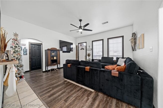 Building Photo - 400 Bordeaux Cir