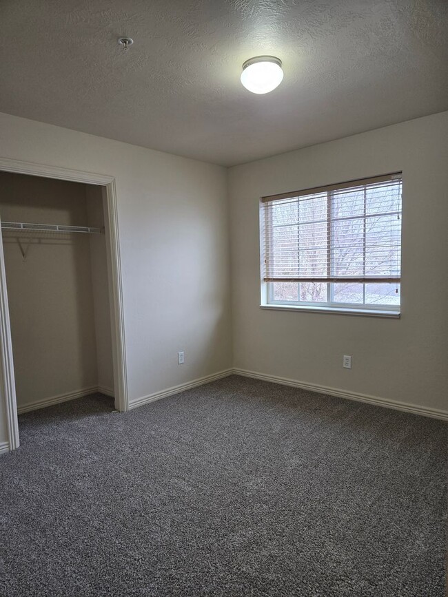 Building Photo - 2 WEEKS FREE RENT -Newly Remodeled 3bedroo...