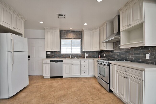 Foto del edificio - 2 Bed 2 Bath Home For Lease