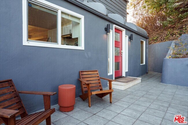 Foto del edificio - 8464 Cole Crest Dr