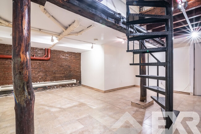 Building Photo - 360 Broadway