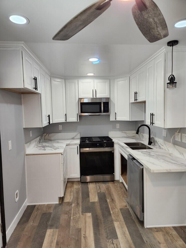 Foto del edificio - 3014 Clay Ave