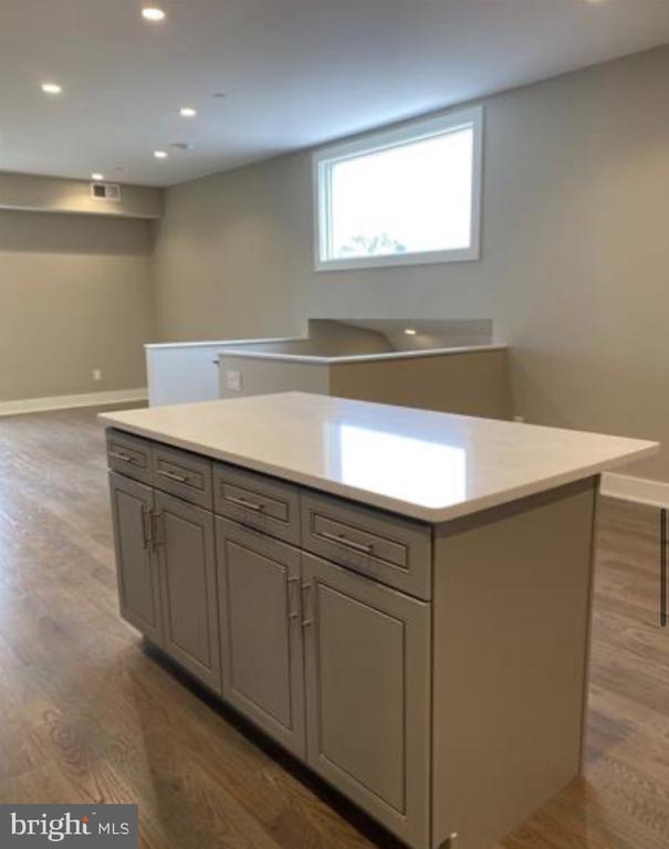 Building Photo - 1701 Trinidad Ave NE