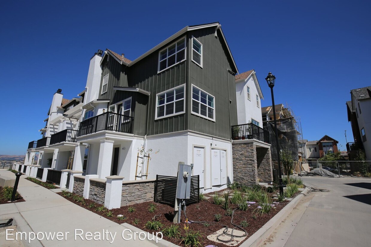 Foto principal - 4 br, 3.5 bath House - 4059 Dobbins Loop